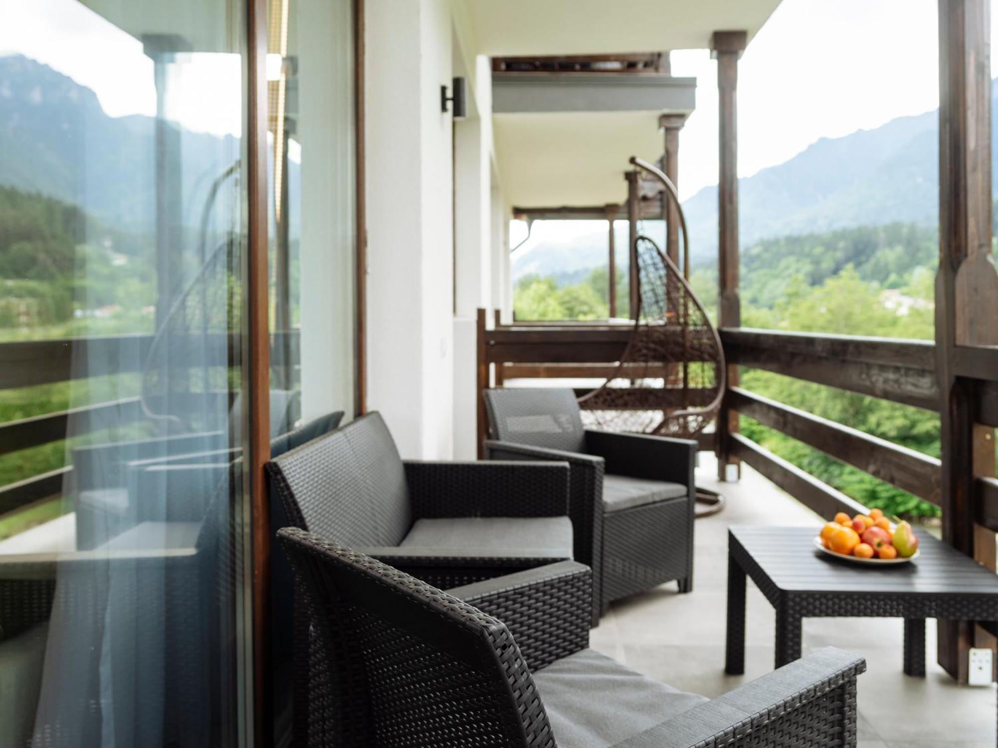 Nature Loft By The River Busteni Bagian luar foto